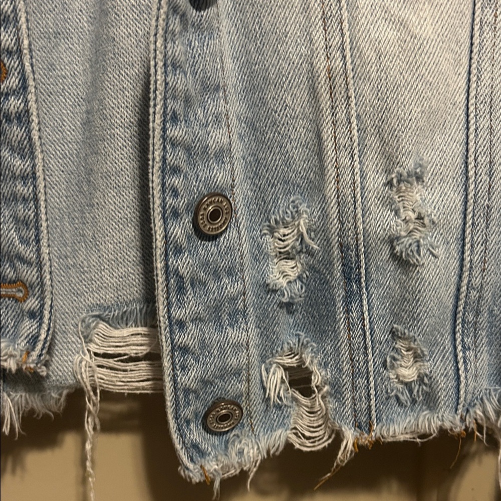 Distressed denim jacket - Picture 5 of 9